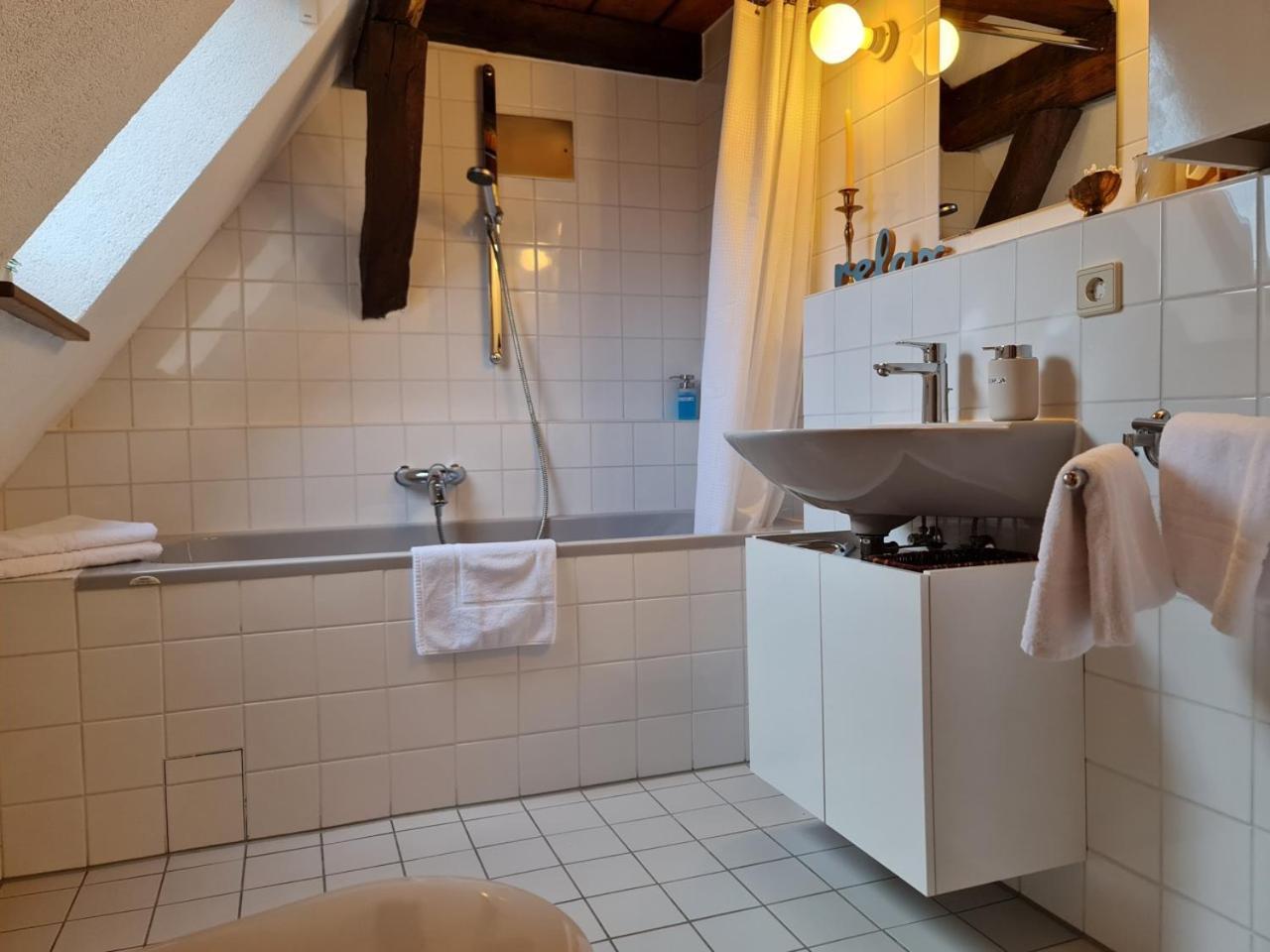 Avahome: Haus Fuer 16, Wlan, Parkplaetze, Netflix, Nespresso Kandel Ruang foto