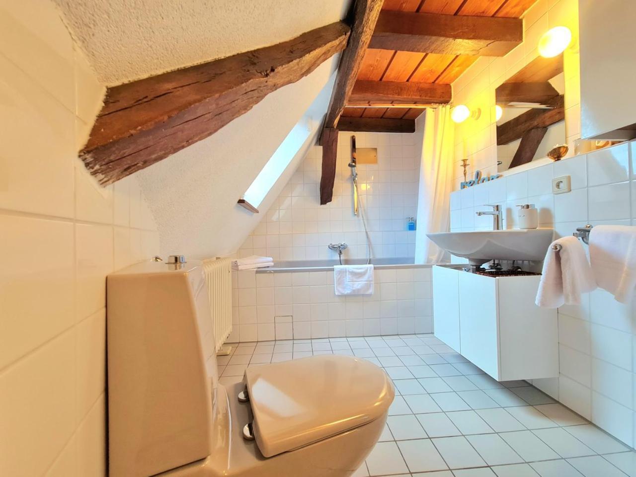 Avahome: Haus Fuer 16, Wlan, Parkplaetze, Netflix, Nespresso Kandel Ruang foto